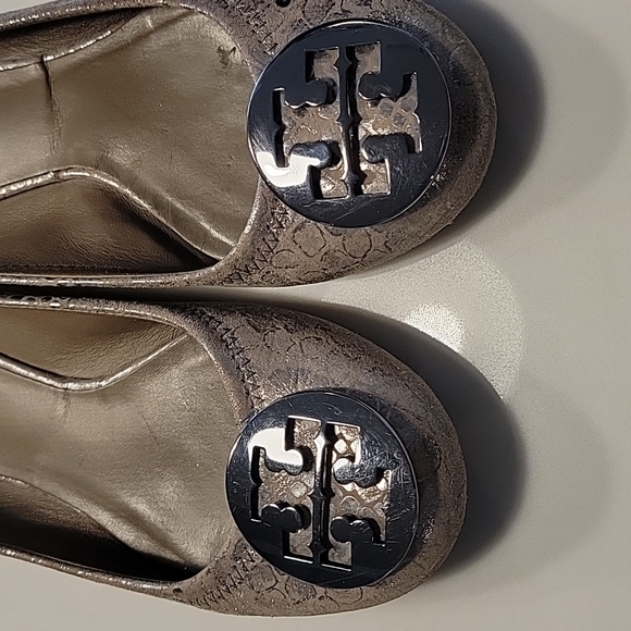 Tory Burch Metallic Silver Pewter Pyton Reva Flats Size 6 - Picture 2 of 16